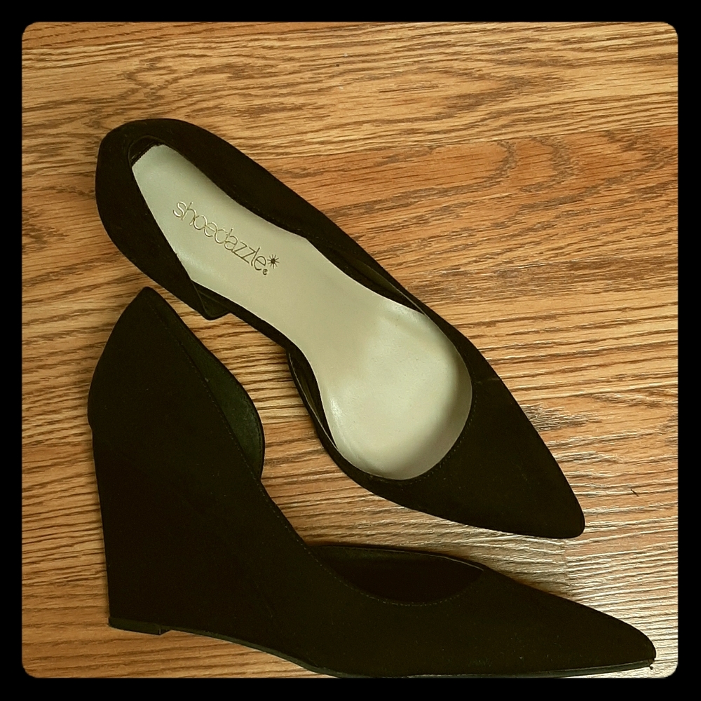 Black wedges